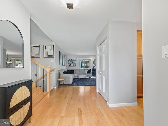 3rd image of 9511 Vandola Ct