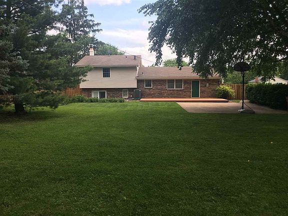 3rd image of 1027 Clubhouse Dr
