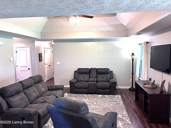 3rd image of 146 Garnette Ct