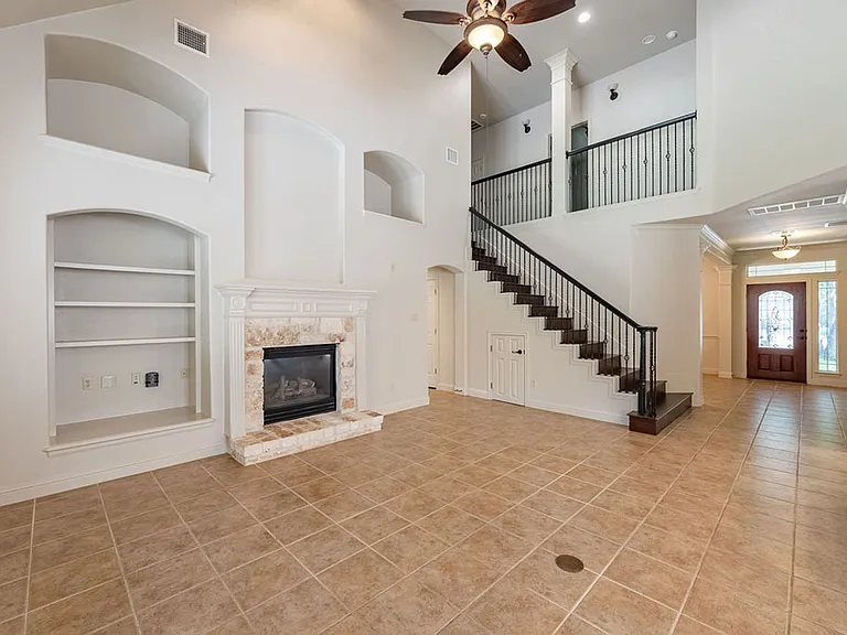 7909 Adelaide Dr — Photo 3