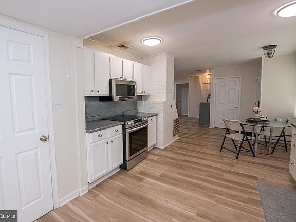 5th image of 51 Serpentine Ln