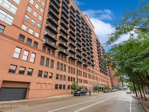 165 N Canal St APT 1422, Chicago, IL 60606