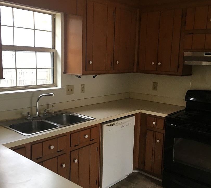 2nd image of 107 Pipestone Dr