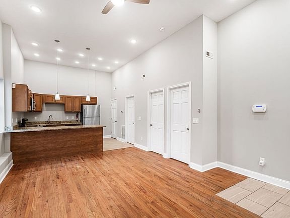 5th image of 77 E 7th Ave