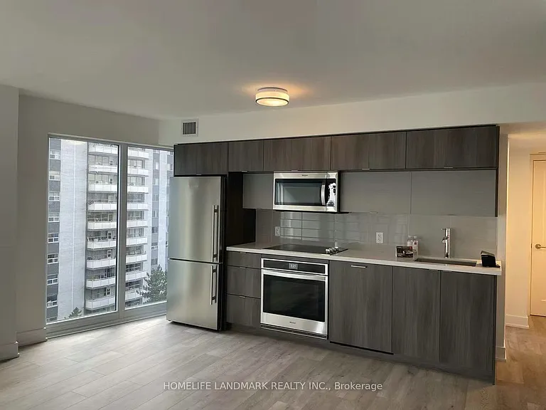 575 Bloor St E #907 — Photo 4