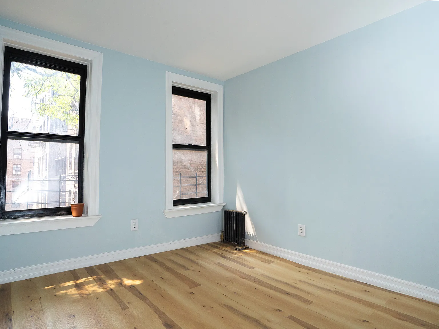 30 Macombs Place — Photo 2