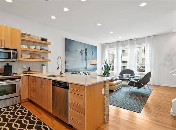 4th image of 514 Oak St