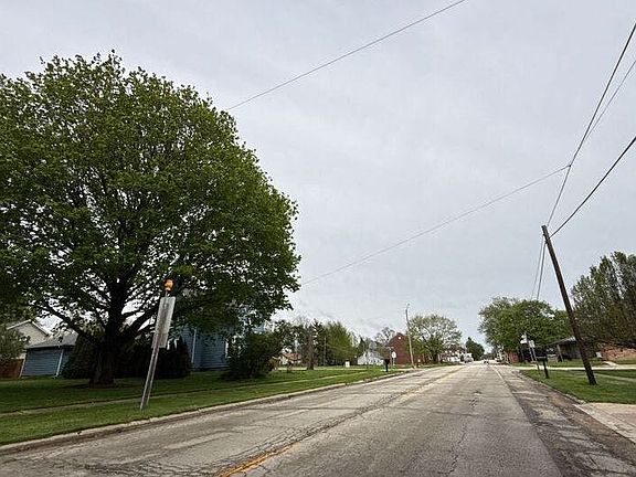 4th image of 320 W Main St