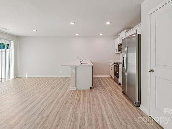 5th image of 2957 Penninger Cir