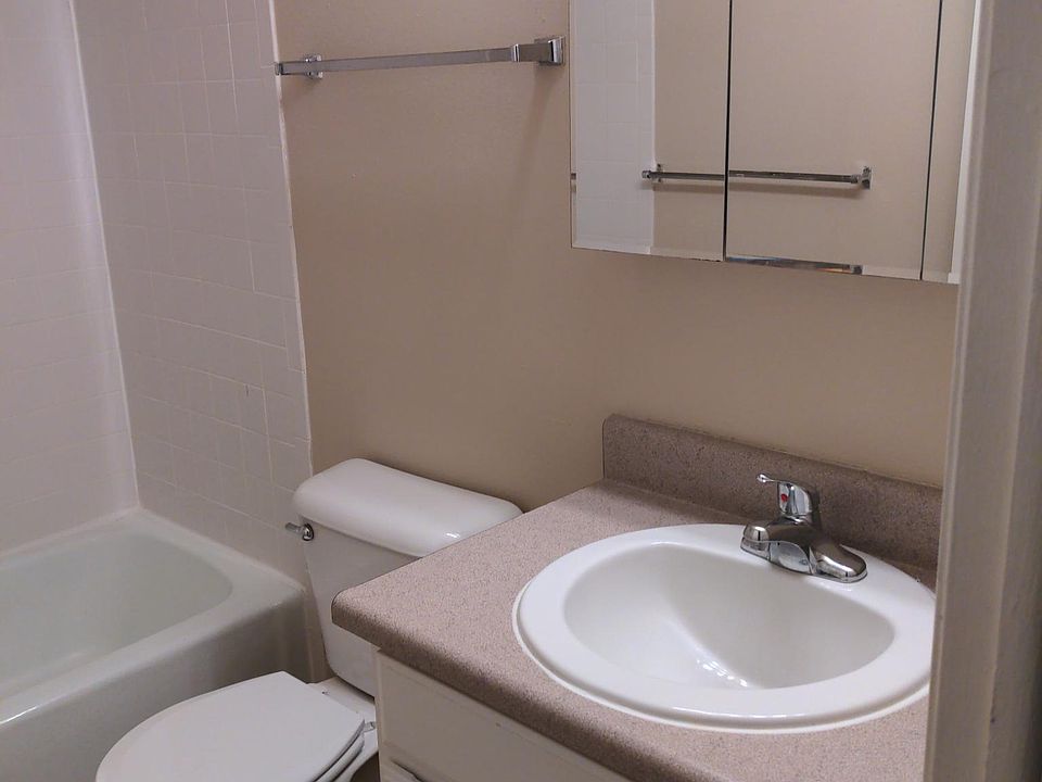 1st image of 2297 Knob Hill Dr APT 17