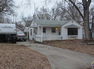 2432 SW 25th Dr, Topeka, KS 66611