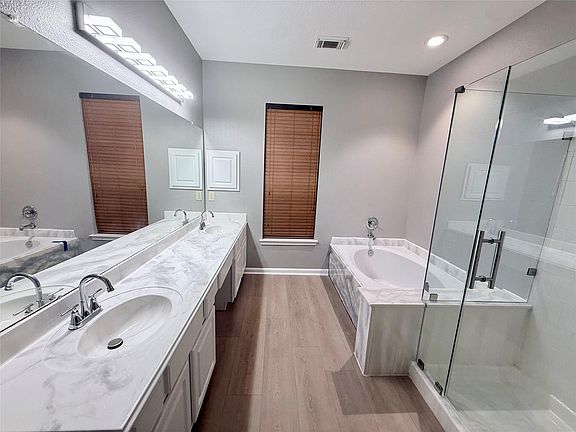 5th image of 2915 Veva Dr