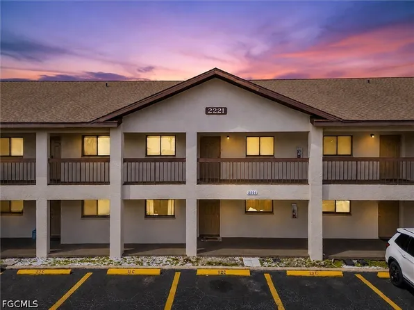 2221 E 5th St APT 21, Lehigh Acres, FL 33936