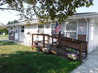 916 Parkway Ct, Two Rivers, WI 54241