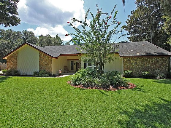 2nd image of 746 Geneva Ct