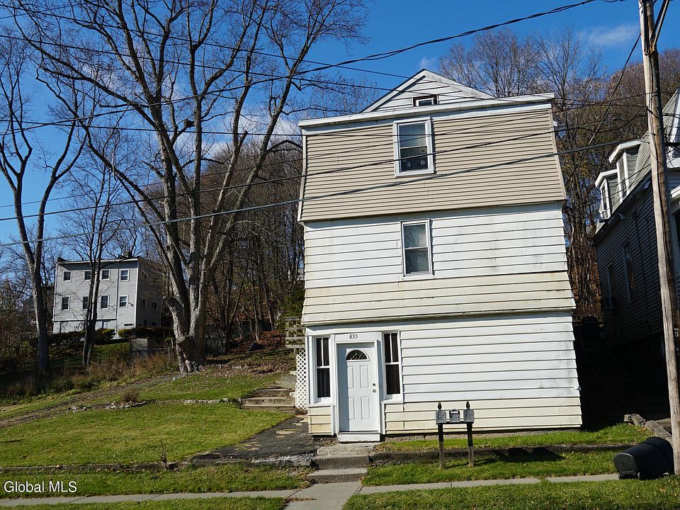 2nd image of 835 5th St
