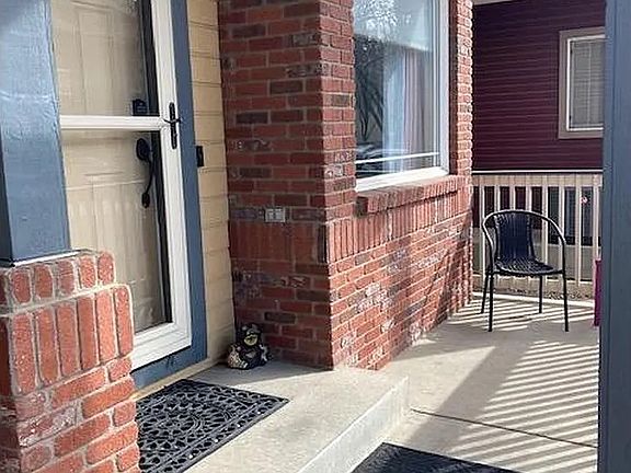 2nd image of 818 S Terry St