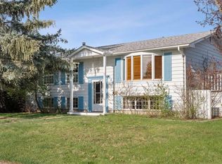 444 W Woodland Cres SE, Calgary, AB T2J 1J9
