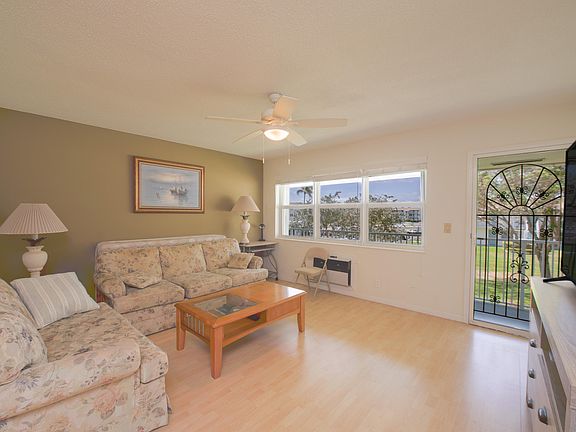 5th image of 320 W Horizons W #210