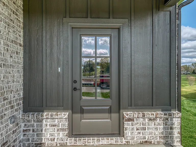 221 Monroe Dr — Photo 23
