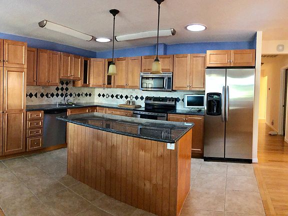3rd image of 717 Madrone Ave