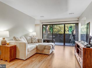 11200 Chestnut Grove Sq APT 304, Reston, VA 20190