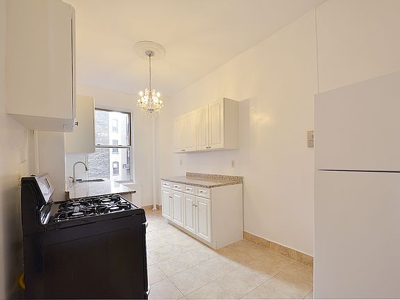 5th image of 315 W 98th St APT 5A