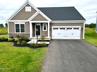 24 Silver Oak Dr, Halfmoon, NY 12065