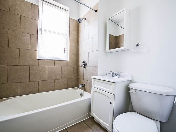 2nd image of 7055 S Saint Lawrence Ave Unit 606-3E