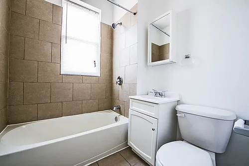 7055 S St Lawrence Ave Chicago, IL 60637 Photo 1