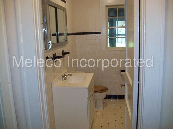 5th image of 1025 Jefferson St