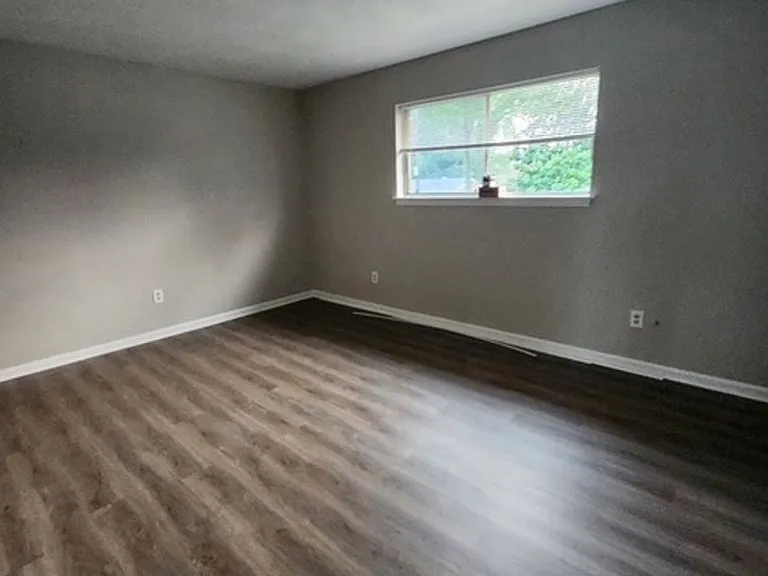 828 Spencer Ct — Photo 3