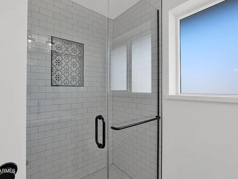 501 W Seldon Ln — Photo 34