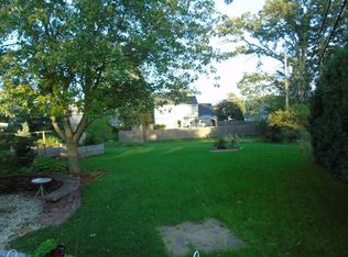 W182N8924 Princeway Dr, Menomonee Falls, WI