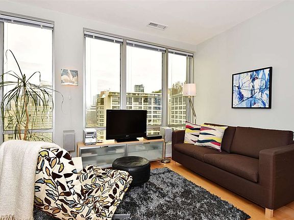 4th image of 989 Nelson St #1408