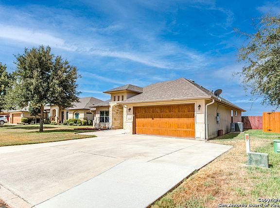 3rd image of 13375 Leeward Ln