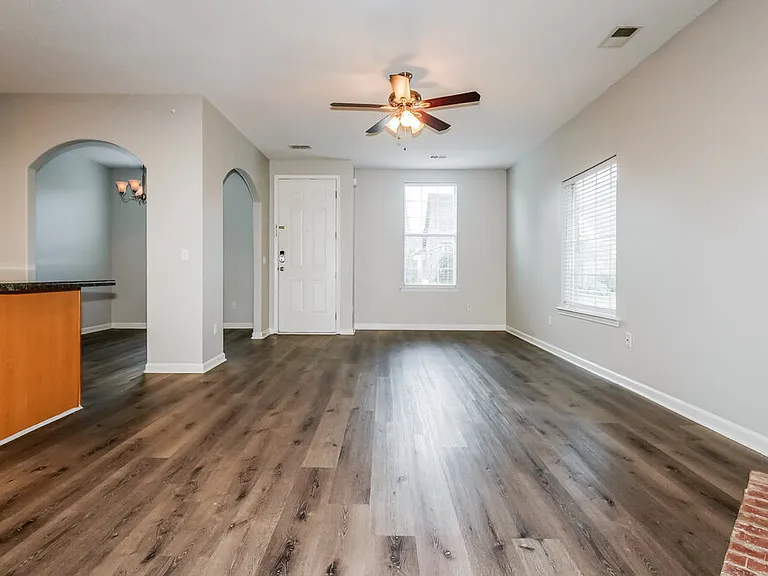 10182 Sorrento Pl — Photo 6