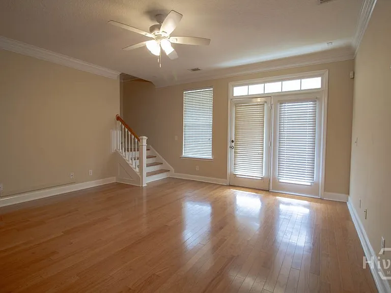 127 Ventura Pl — Photo 6