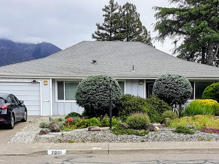 7001 Oakmont Dr — Photo 1