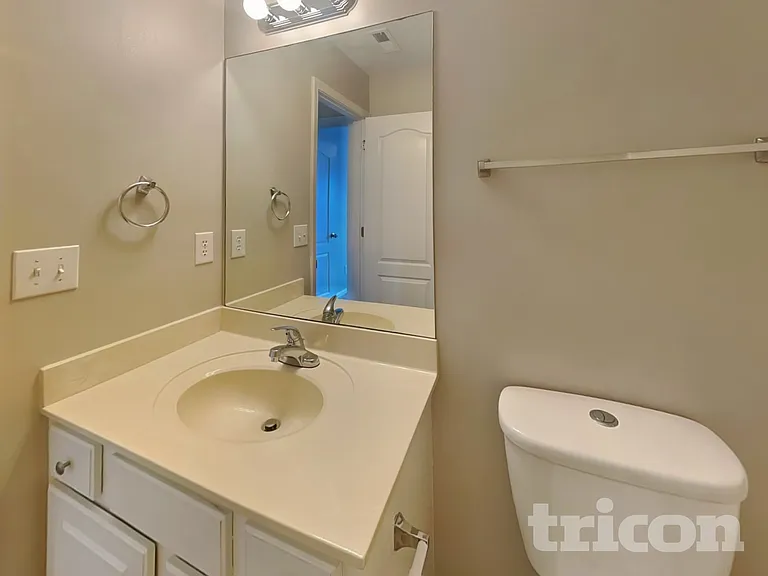 527 W Saddletree Dr — Photo 16