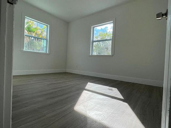 4th image of 2455 Grant St #A