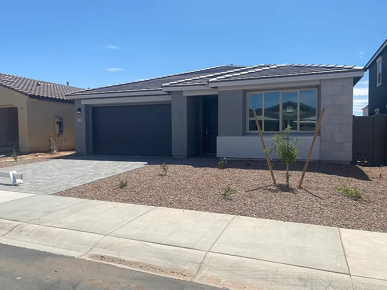 11253 E Ulysses Ave — Photo 24