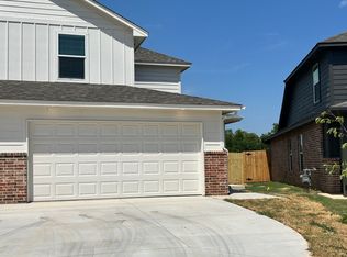 10805 NW 119th Pl, Yukon, OK 73099