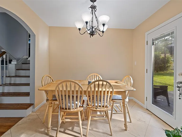676 Sheffield Rd — Photo 8