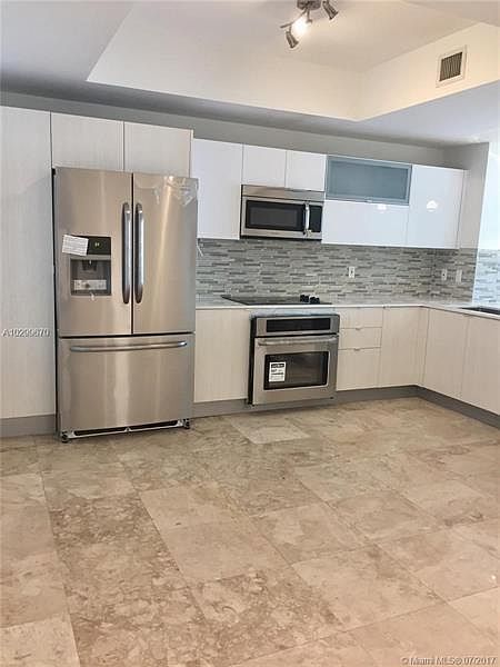 1st image of 3332 NE 190th St #33321117