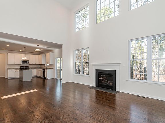 4th image of 908 Grinnell Ave