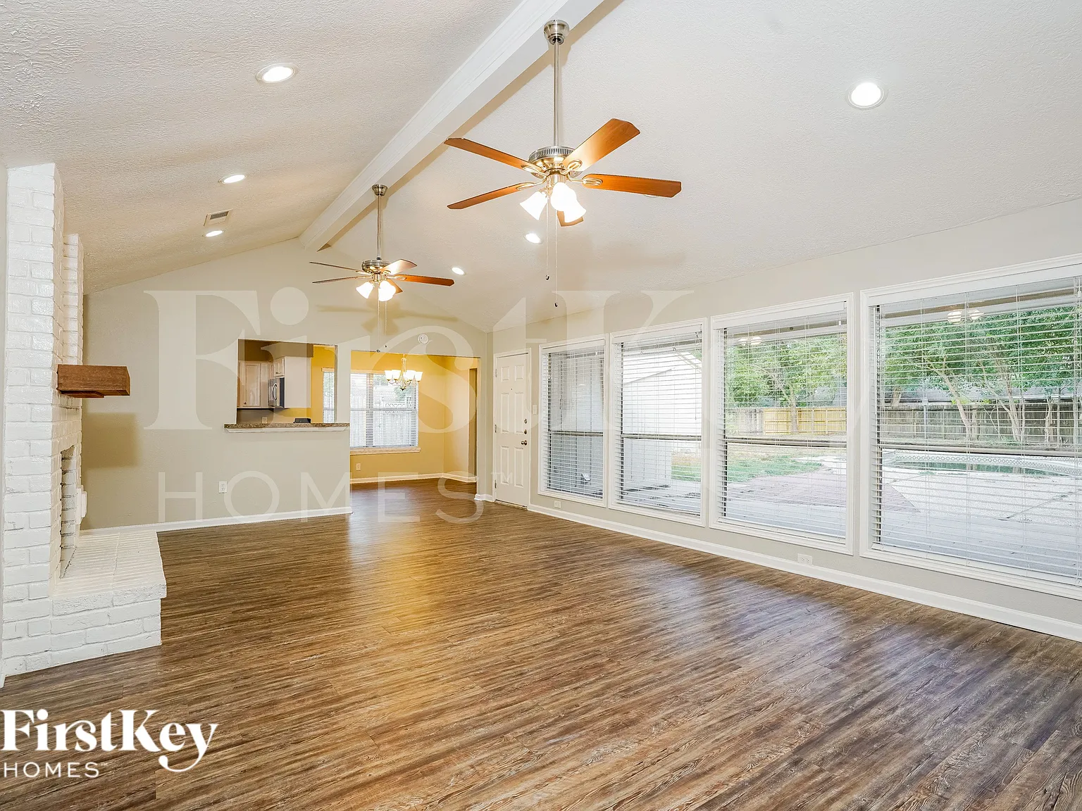 4 bed, 2.5 bath, 2324 sqft, $2,295 — Photo 3