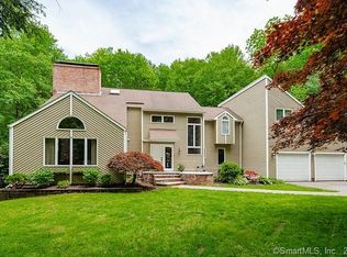 4 Den Rd, New Hartford, CT 06057