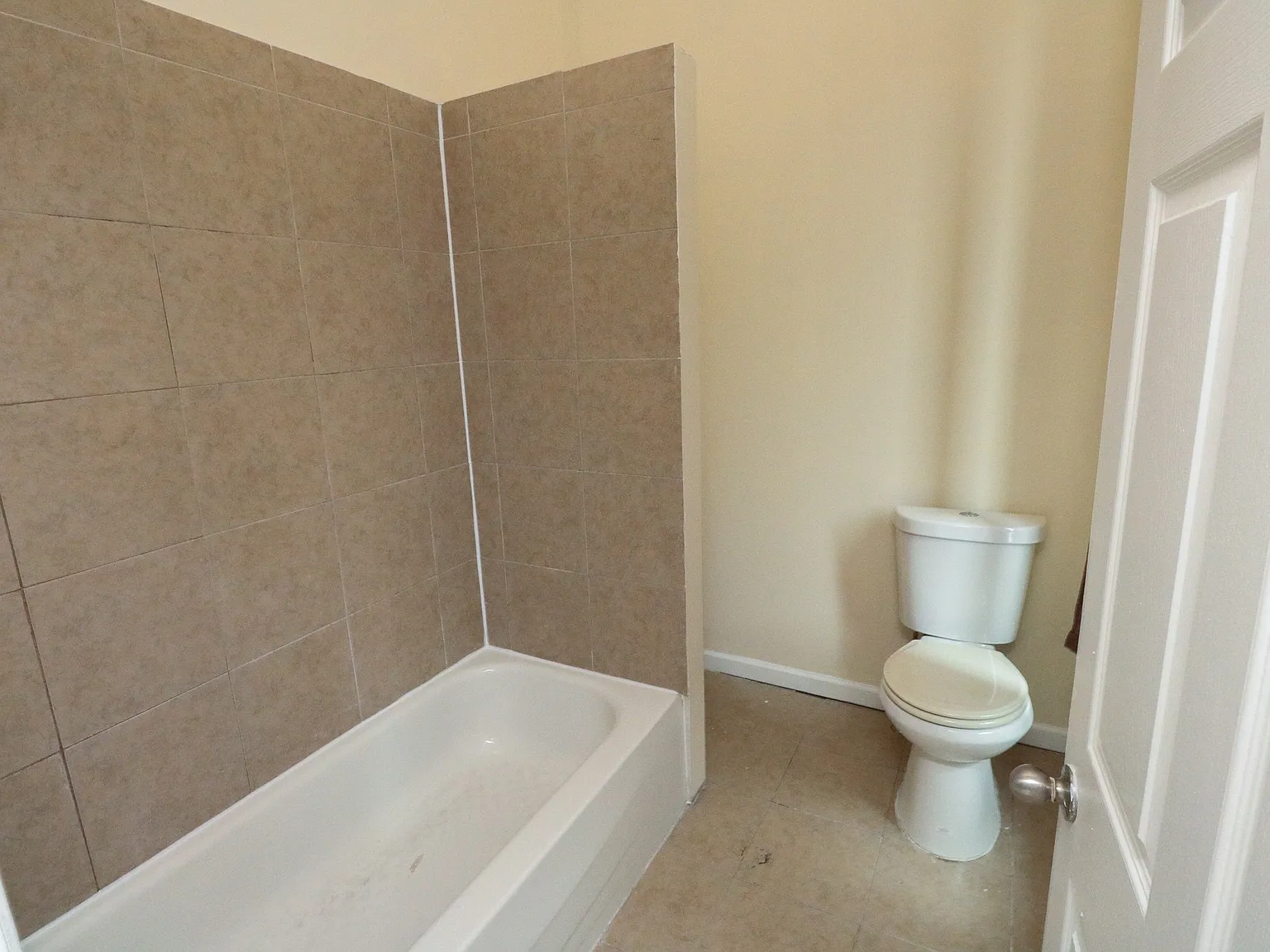 3 bed, 1200 sqft, $1,800 — Photo 1