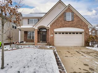 51112 Hallfield St, Novi, MI 48374